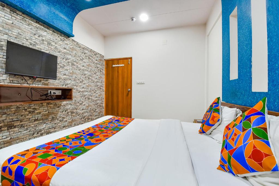 Fabhotel Raj Ratna,2ND FLOOR, RATNAMANI COMPLEX, OPPOSITE GANDHIGRAM RAILWAY STATION, ELLISBRIDGE,3 star