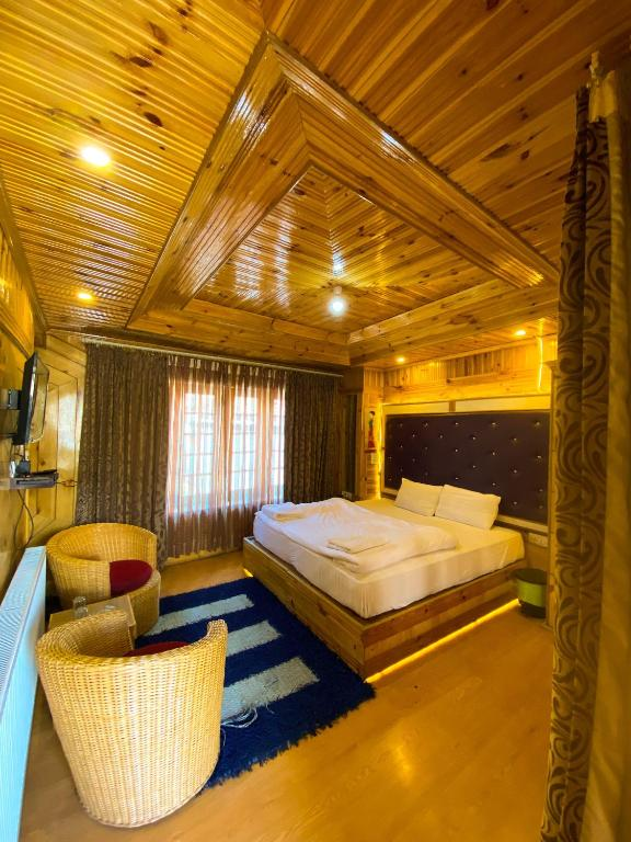 Nezer Hostel & Roof Top Cafe,Near Leh Bus Stand,3 star