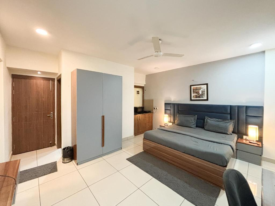 Housr Sector 28 Golf Course Road Next To Phase 1 Metro Station,Dlf Phase 1,3 star