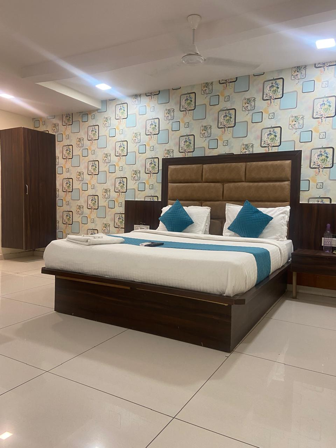 Hotel Silver Inn,Near Tapovan Circle,2 star