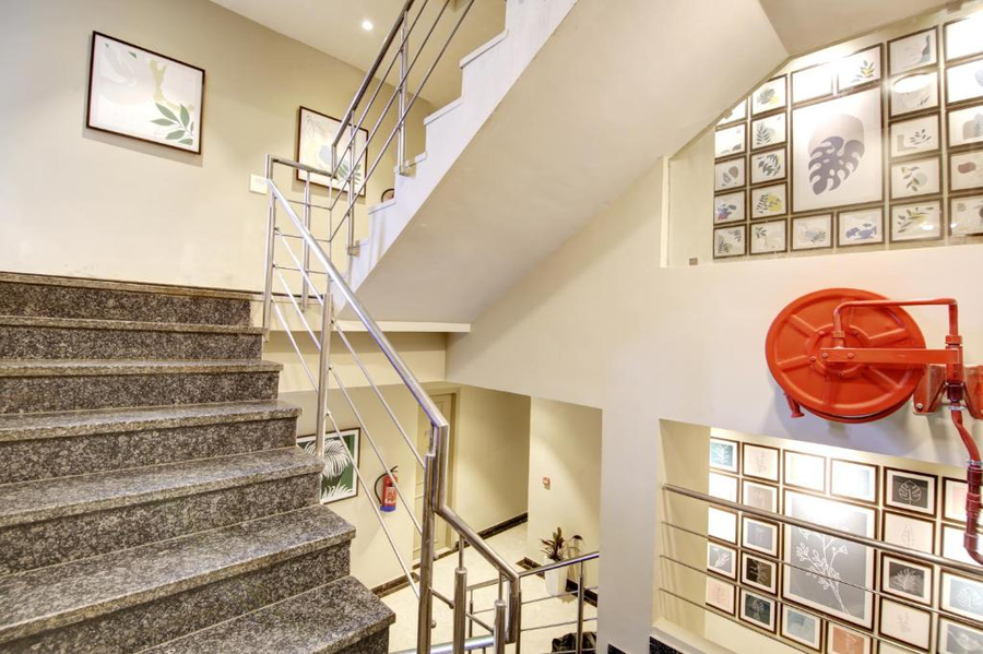 Saltstayz Select - Golf Course Road & Sector 27,Dlf Phase 1,4 star