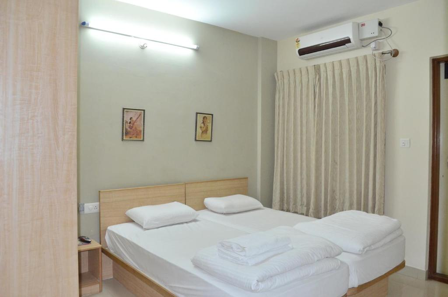 The Red Lotus Grand,Near Niit Campus,3 star