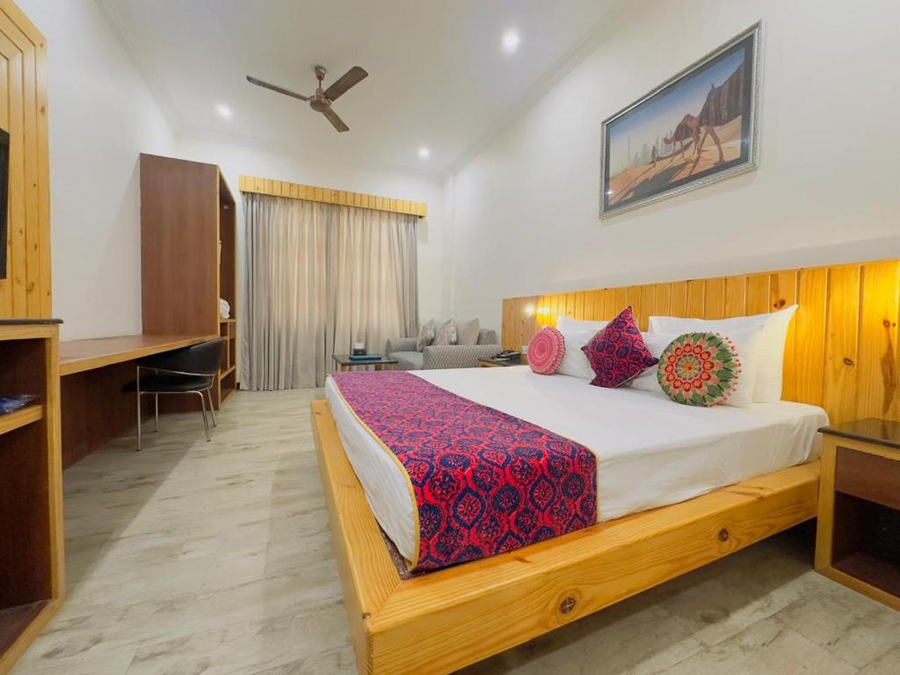 Golden Cressida Resort & Palace,,2 star