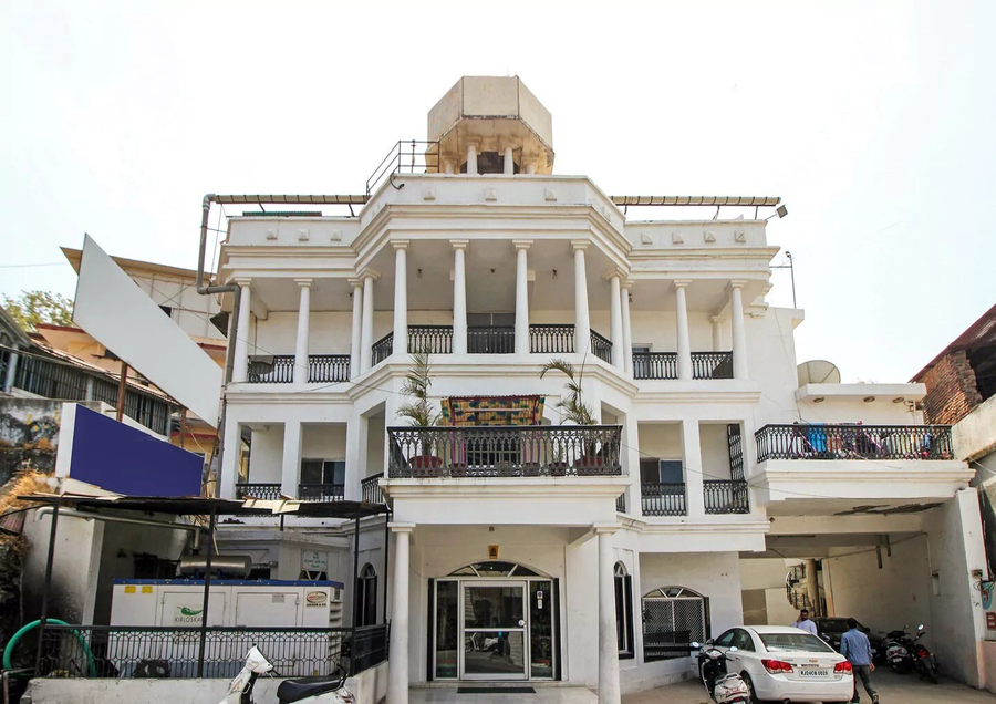 Hotel Regalia,Near Mount Abu Bus Stand,3 star