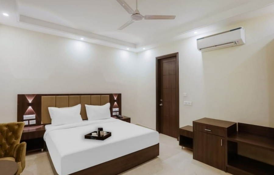 Akshay Hotel,Medanta Medicity Area,2 star