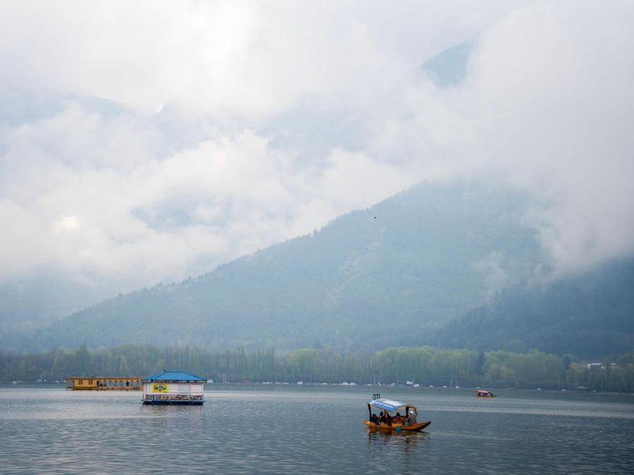 moustache houseboat srinagar