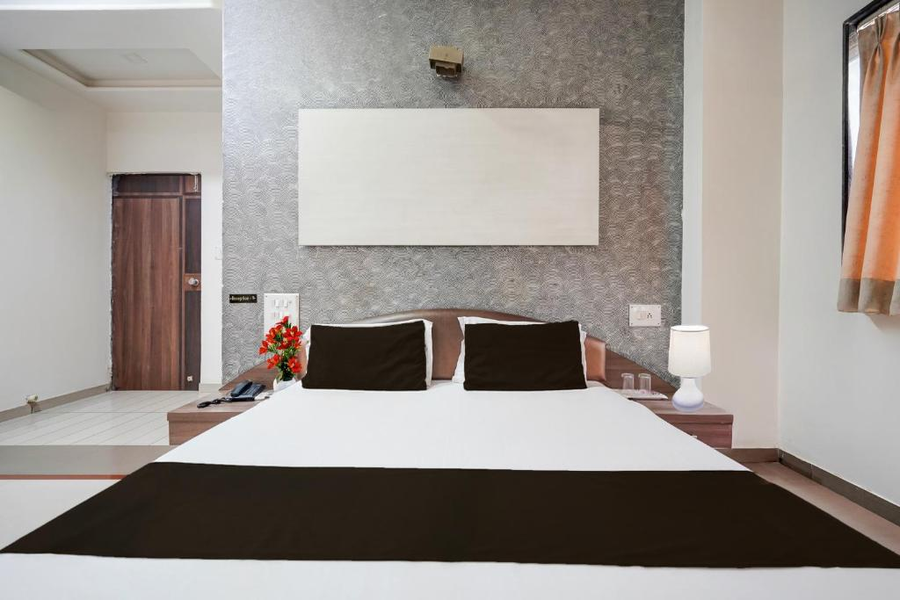 Super Collection O Sachivalaya Metro Station Gandhinagar Formerly Hotel Ghunghat Inn,Gandhinagar|India,3 star