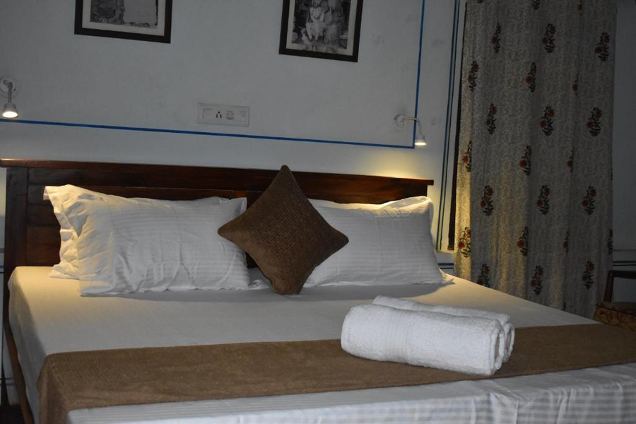 hotel nawal sagar palace