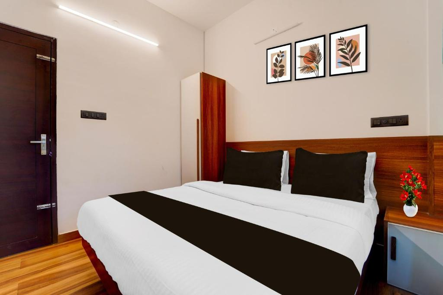 Super Hotel O Gandhi Nagar Near South Railway Backgate,,3 star