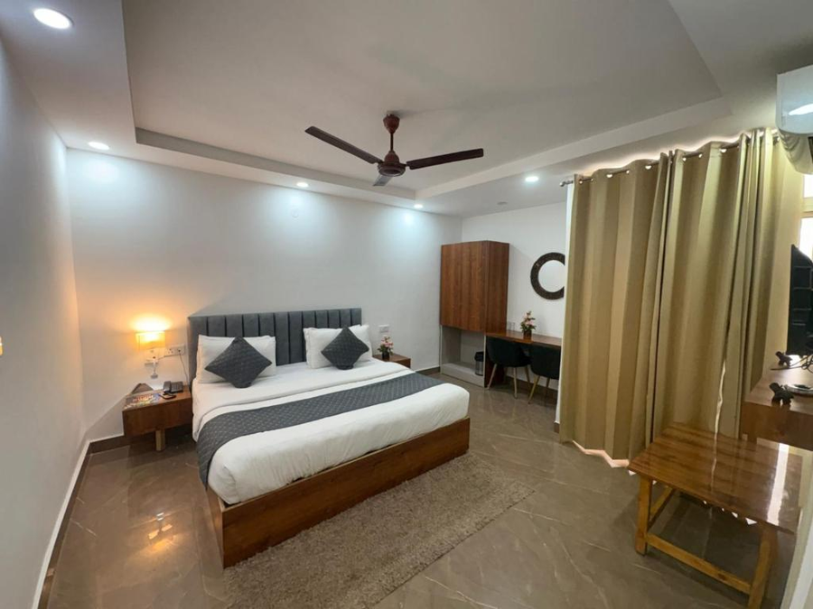 Jip-Breezy Heights,New Delhi>>Delhi,3 star