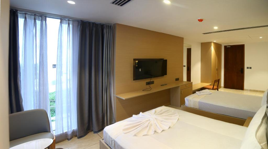 Roots Luxury Suits & Banquets,,4 star