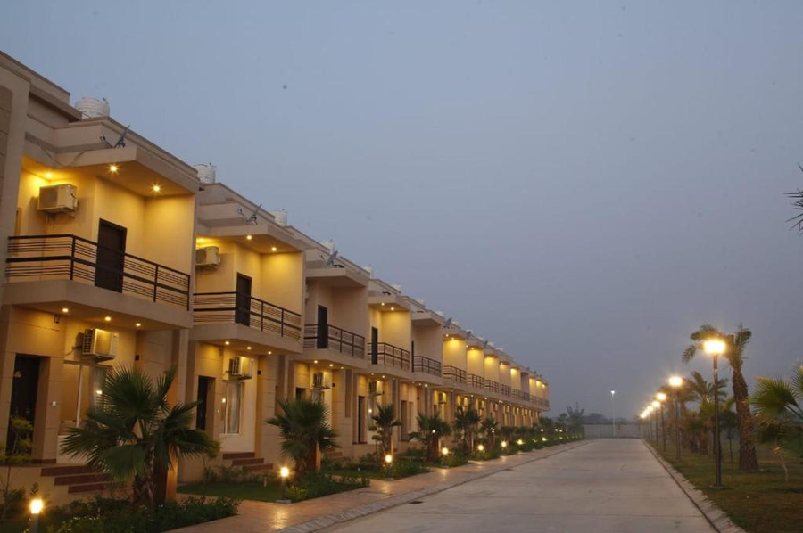 vrindavan dreams hotel and suites