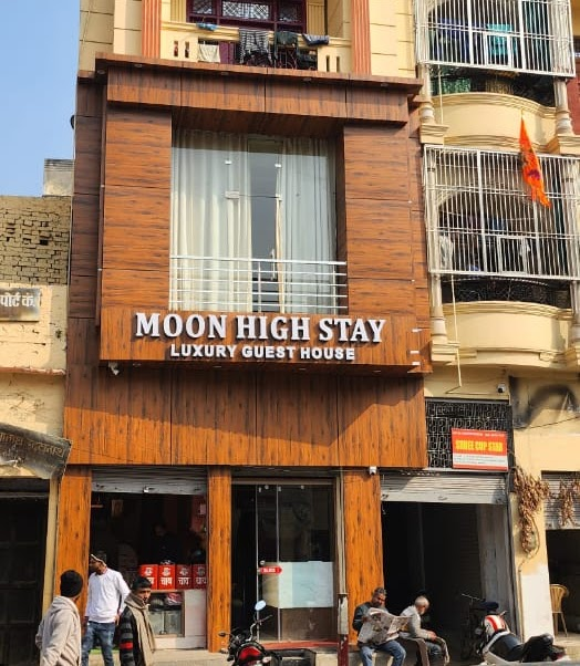 Moon High Stay,,3 star