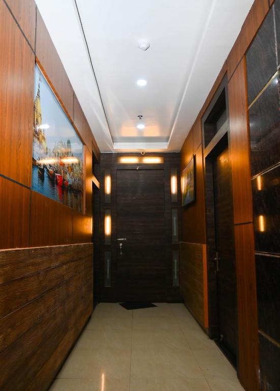 Hotel Siddhant Palace,,3 star