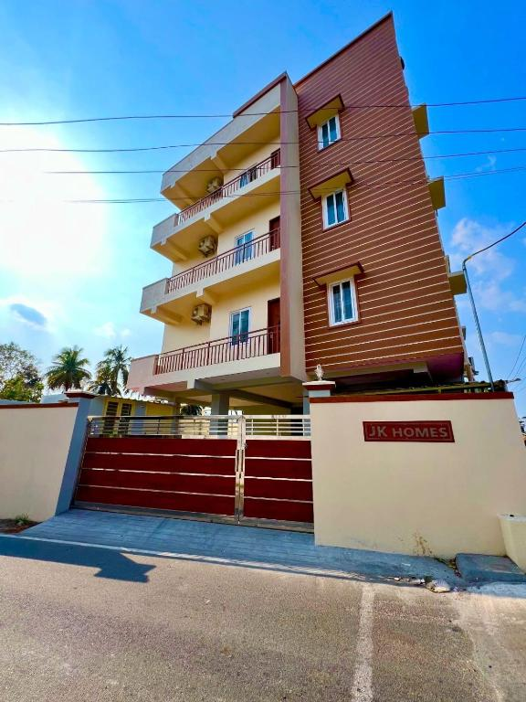 Queen's Hotel Service Apartment Salem,,3 star