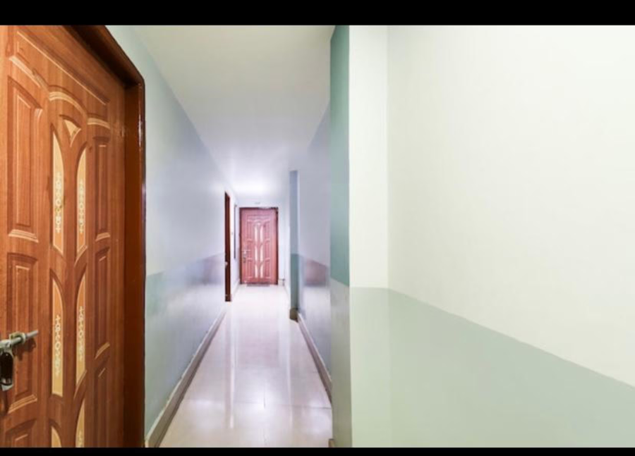 Suraj Guest House,Chetganj,2 star