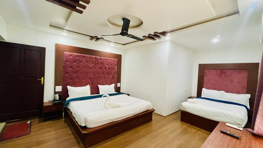 Palm Paradise,Raj Bagh,3 star
