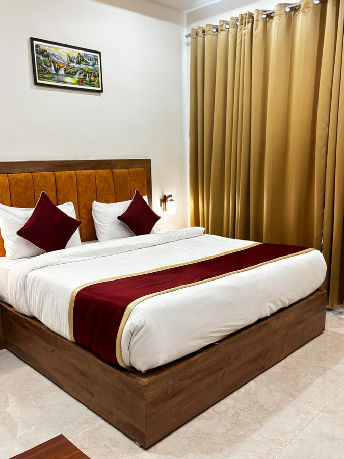 Hotel Dreamland Inn,Zirakpur Panchkula Kalka Highway,3 star