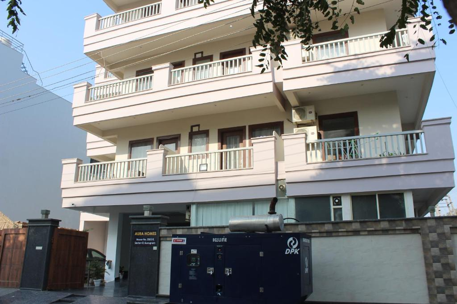 Aura Luxury Studio Near Artemis Hospital,Golf Course Road,3 star