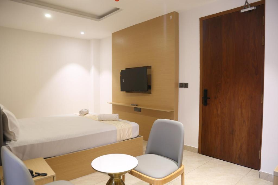 roots luxury suits and banquets