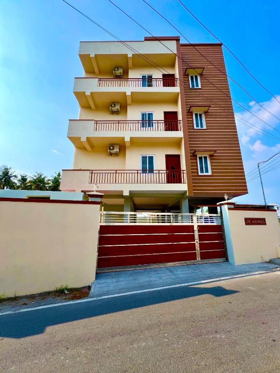 Queen's Hotel Service Apartment Salem,,3 star