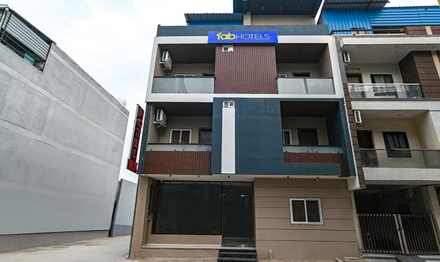 fabhotel rk near bombay hospital