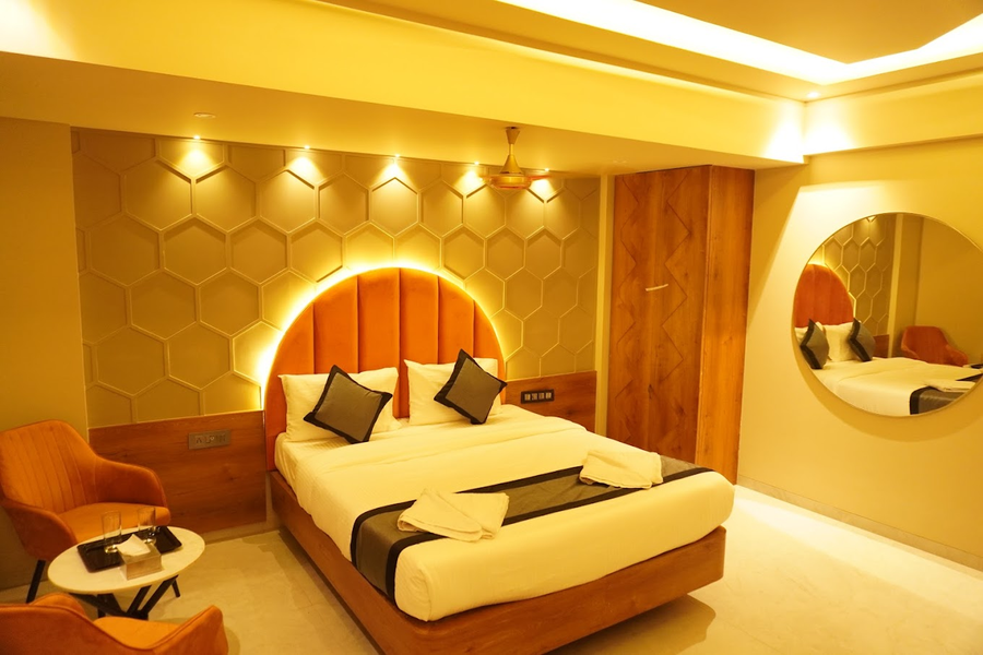 Hotel Regalia Suites,Dighe,3 star