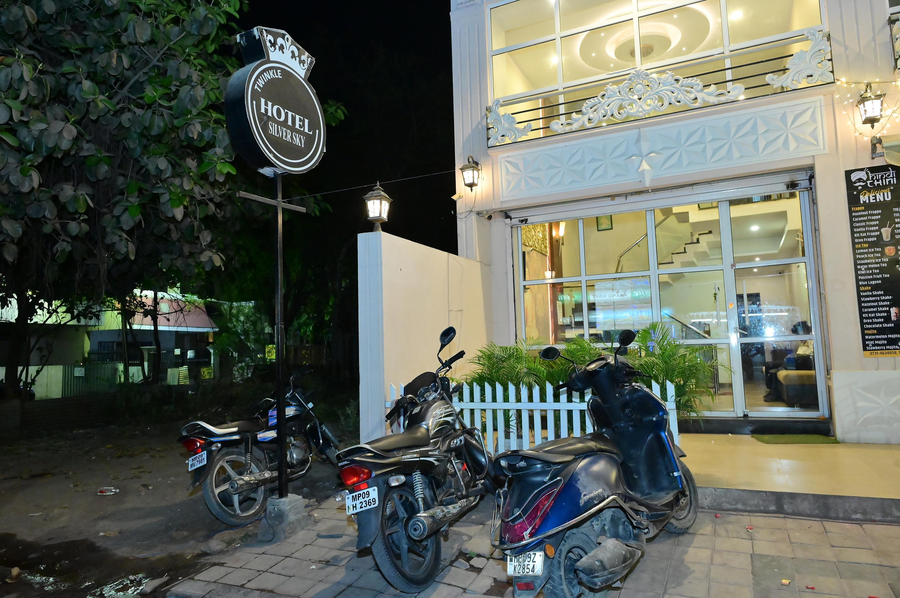 Wishotel Xpress Silver Sky,Mahalaxmi Nagar,3 star