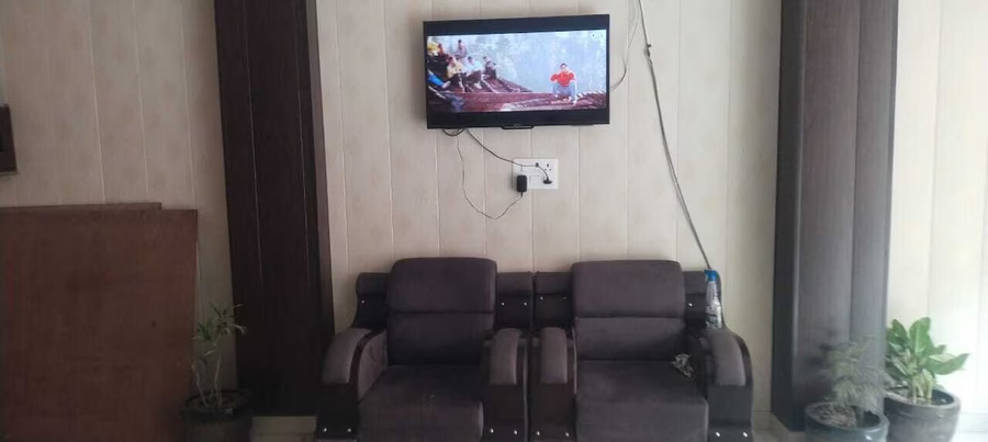 Virendra Palace Guest House,Manduwadih,2 star