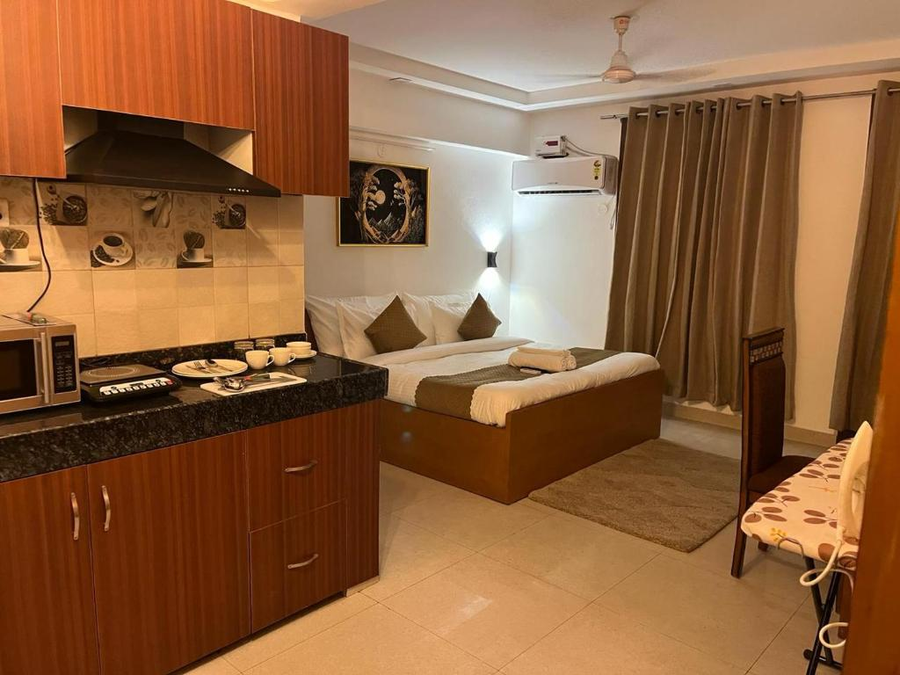Aura Luxury Studio Near Artemis Hospital,Golf Course Road,3 star