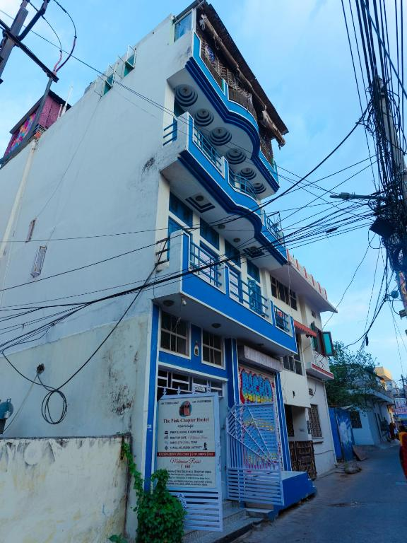 the pink chapter hostel jaipur