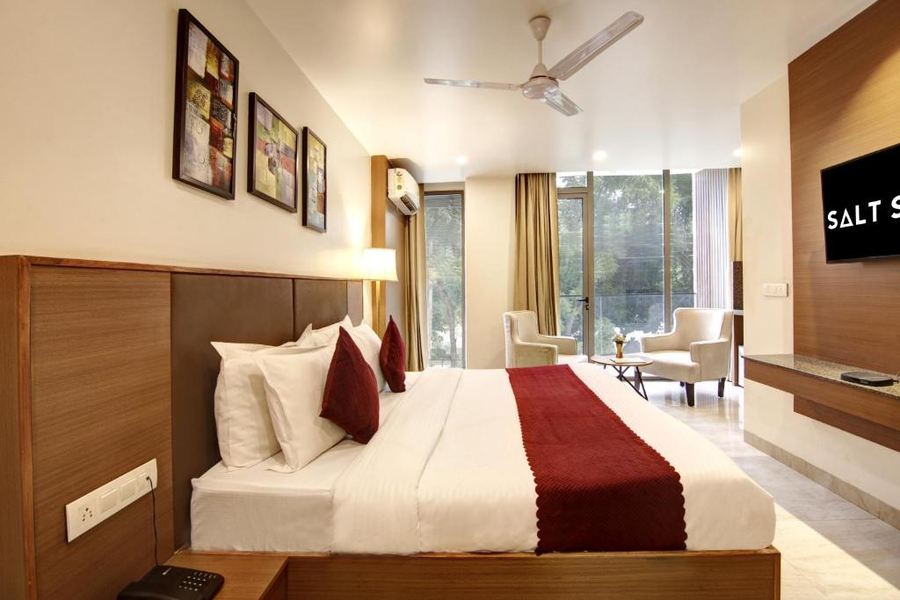 Saltstayz Select – Unitech Cyber Park,Sector 39,4 star