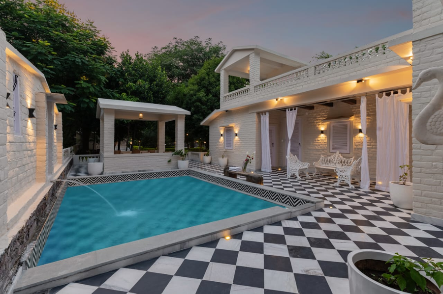 Abhiraj Villa,,3 star