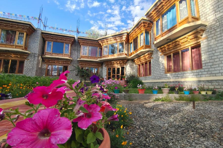 hotel silk way