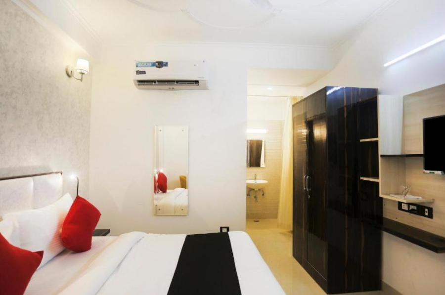 M K Hotels & Restaurant,,3 star