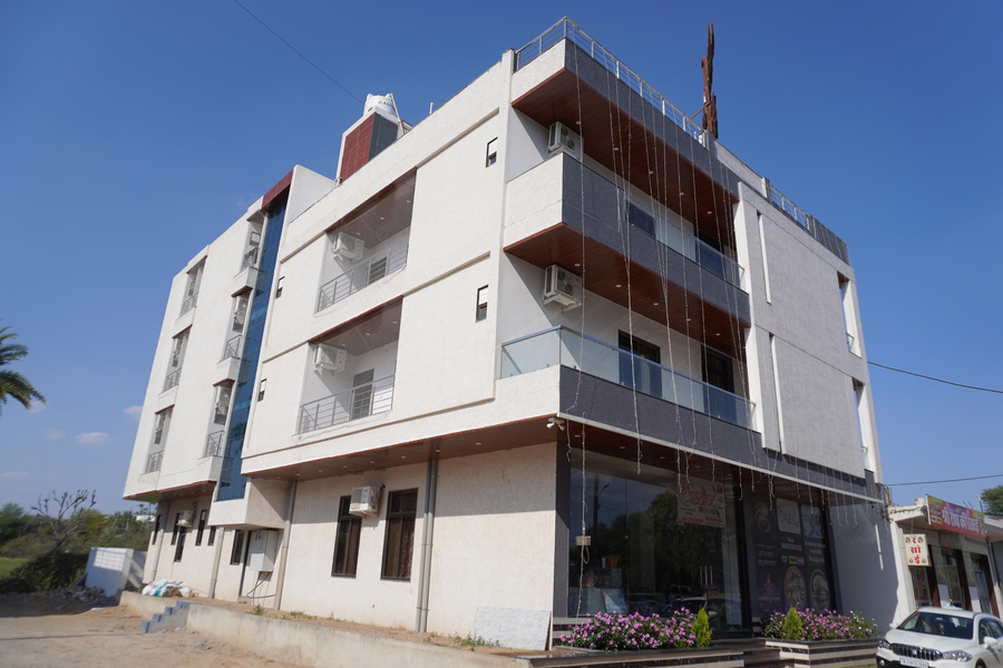 shree radhe mohan hotel and resort