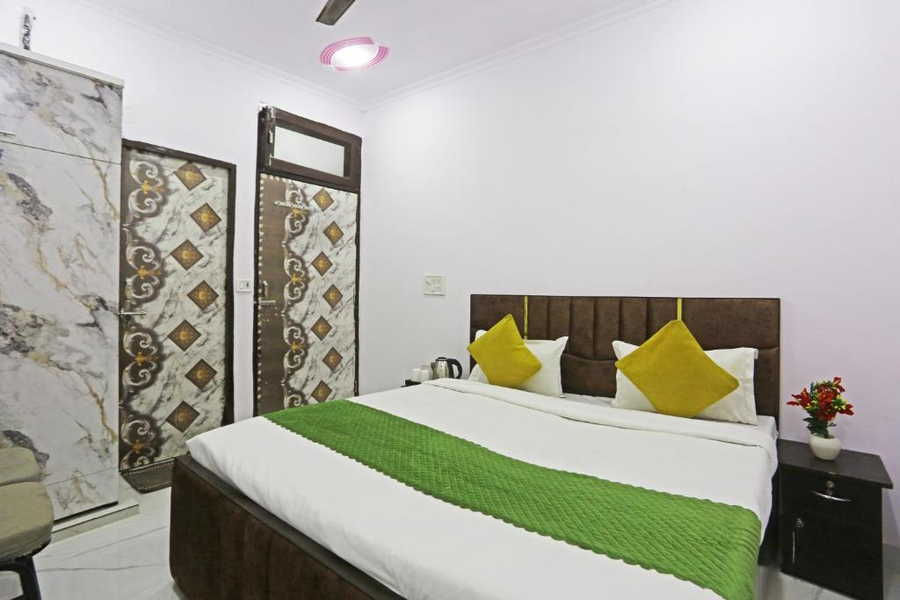 Twamev Residency,Pashchim Vihar,3 star