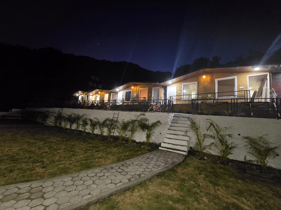 Nature On The Rocks,Shivpuri,3 star