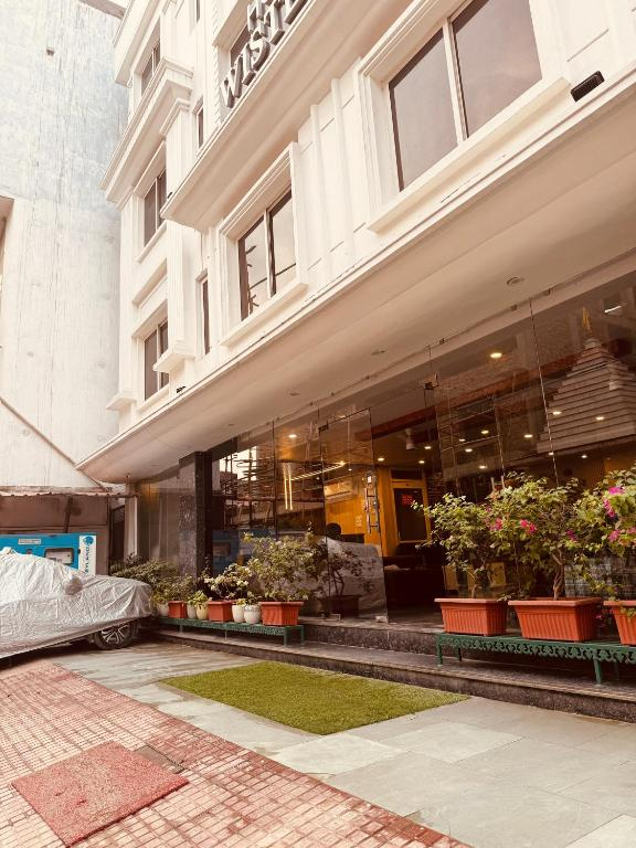 Hotel Wisteria,,3 star