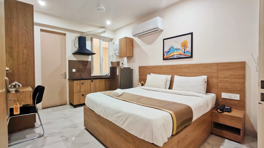 La Cozy Residency,Sector 52,3 star