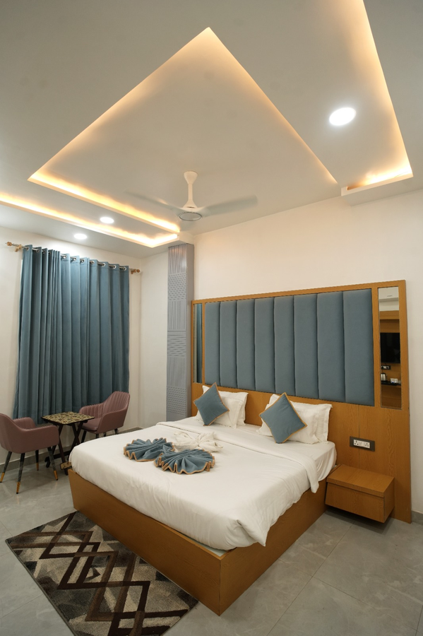 Hotel Govind Residency,Goverdhan Brahmnan,3 star