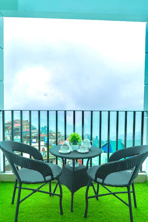 Pine Crest Inn,,2 star
