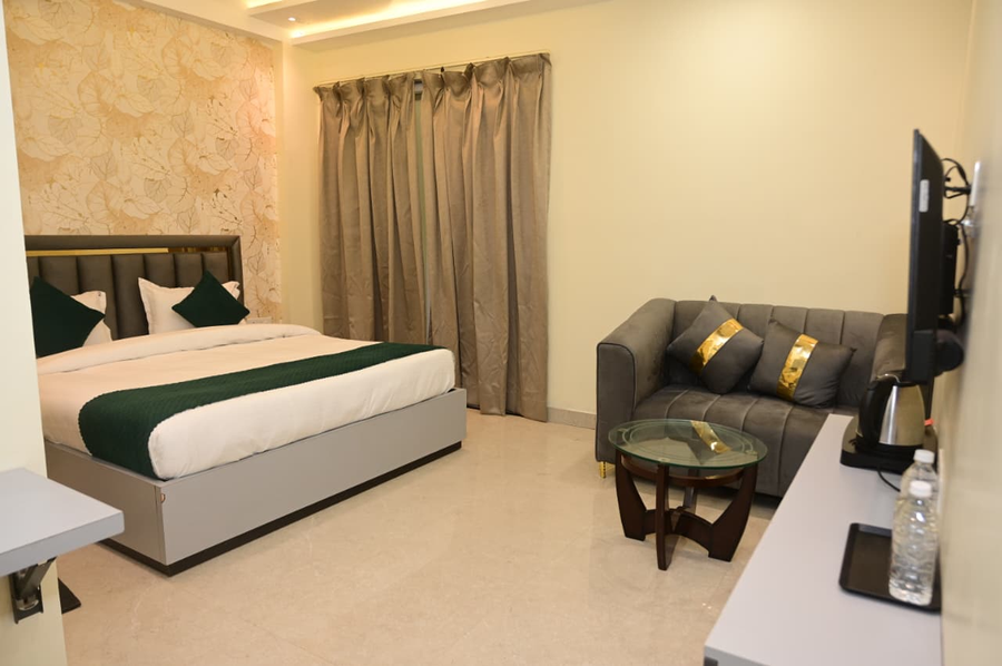 Hotel Royal Divine,,3 star