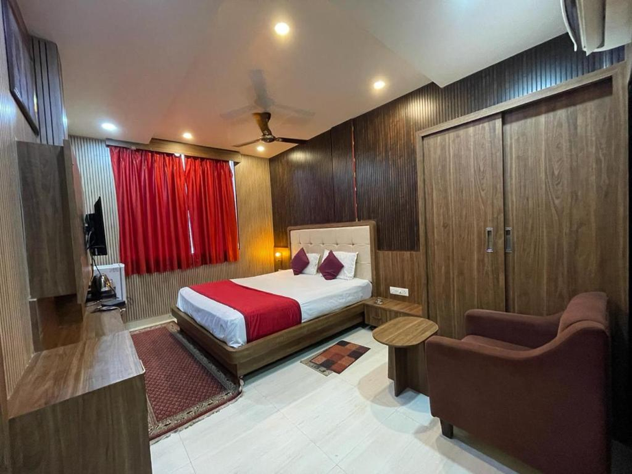 Hotel Siddhant Palace,,3 star