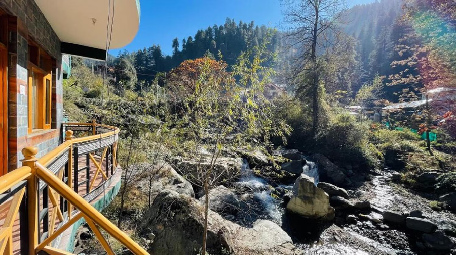 Madpackers Jibhi (Hostel And Cafe ),,3 star