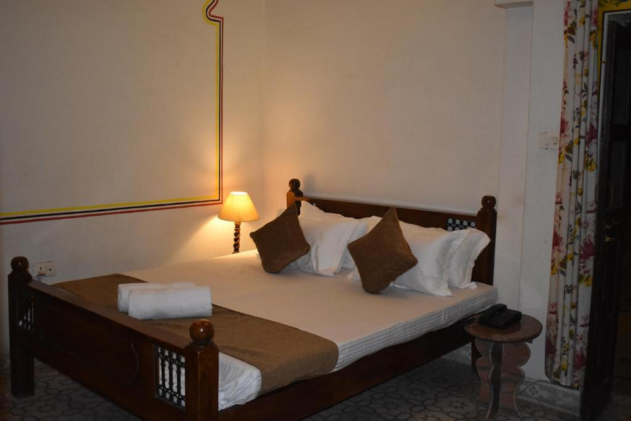 hotel nawal sagar palace