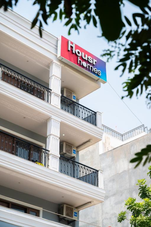 Housr Sector 28 Golf Course Road Next To Phase 1 Metro Station,Dlf Phase 1,3 star