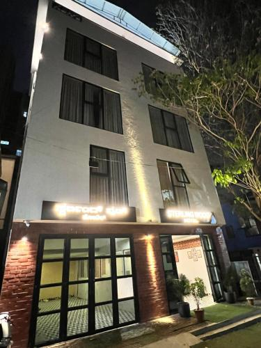Sterling Wood Hotel,,3 star