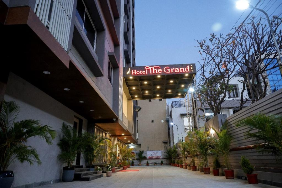 Hotel The Grand,,3 star