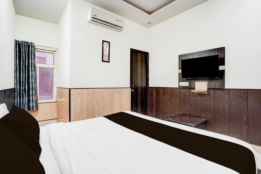 super townhouse faizabad road opp bbd university